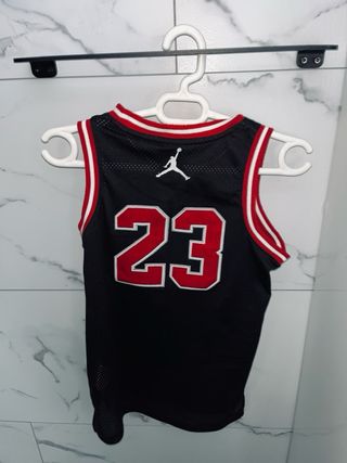 Camiseta Jordan 23 Negra y Roja