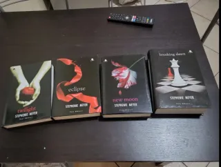 Twilight, Eclipse, New Moon, Breaking Dawn