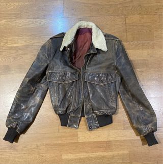 Cazadora piloto bomber cuero con cuello borrego