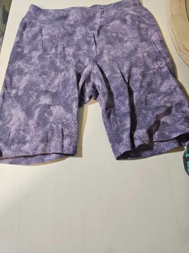 Mallas grises y moradas