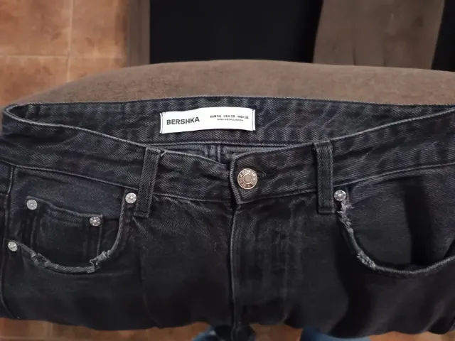 Pantalón vaquero Bershka negro T.34
