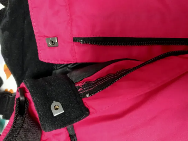 Pantalones de esquí rosas con tirantes