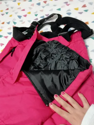 Pantalones de esquí rosas con tirantes