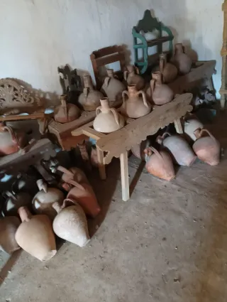 Cántaros antiguos de barro