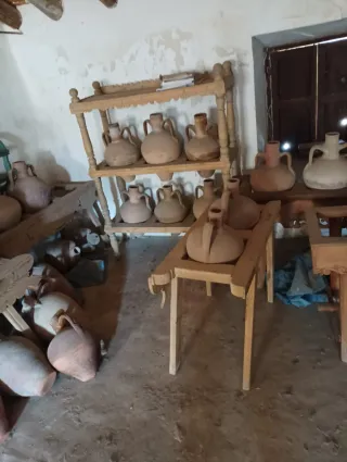 Cántaros antiguos de barro