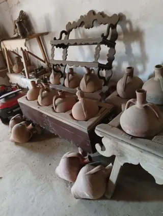 Cántaros antiguos de barro