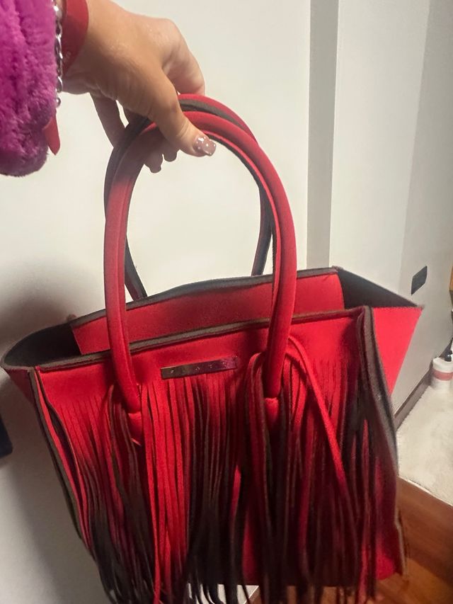 Bolso rojo con flecos