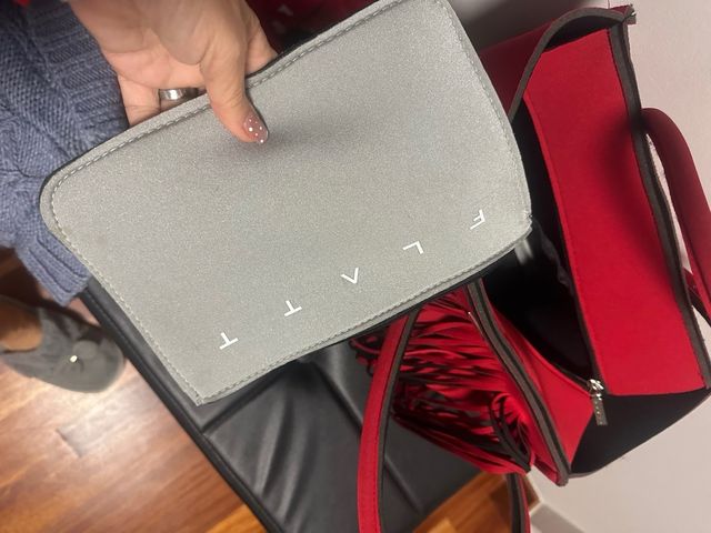 Bolso rojo con flecos