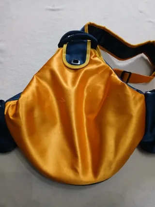 Zaino monospalla con porta bevande