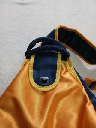 Zaino monospalla con porta bevande