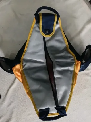 Zaino monospalla con porta bevande