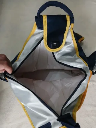 Zaino monospalla con porta bevande