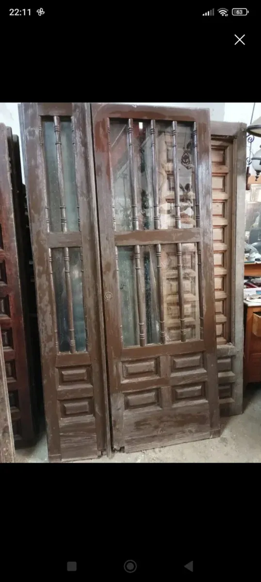 Puerta antigua madera con cristales