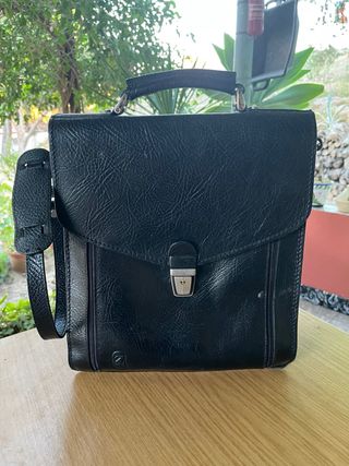 Maletín de piel negro