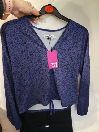 Blusa THE ARE morada XS/34/6 sin usar