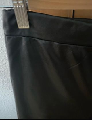 Leggings efecto piel negros