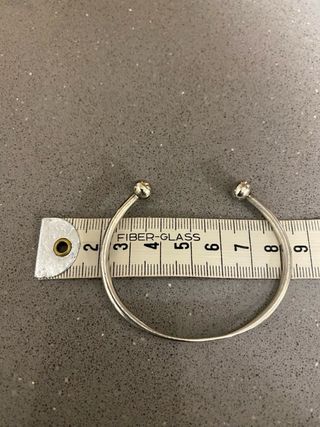 Pulsera abierta de plata y pendientes plata.