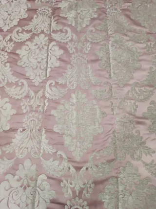 Colcha, cortina, visillo y 6 cojines a juego