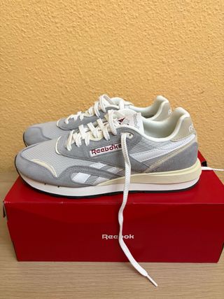 Zapatillas Reebok Classic Gris y Blanco
