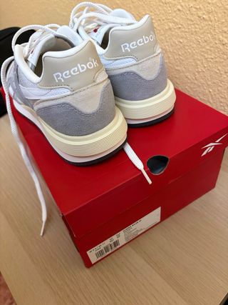 Zapatillas Reebok Classic Gris y Blanco