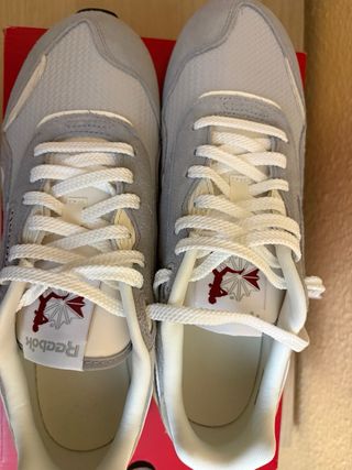 Zapatillas Reebok Classic Gris y Blanco