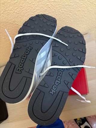 Zapatillas Reebok Classic Gris y Blanco