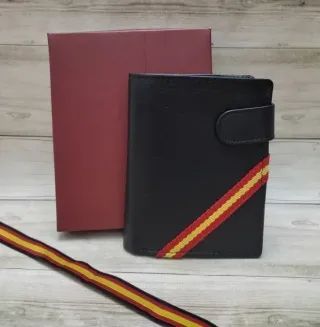 CARTERA CON MONEDERO EN PIEL BANDERA + REGALO PULS
