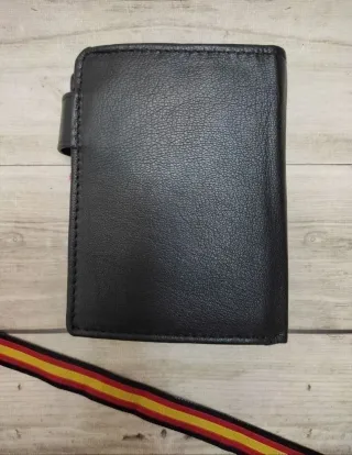 CARTERA CON MONEDERO EN PIEL BANDERA + REGALO PULS