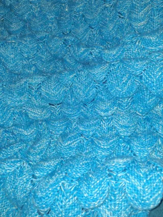 Manta cola de sirena azul tejida