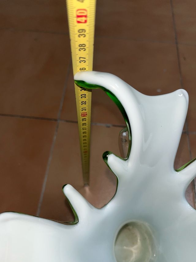 Jarrón de cristal verde y transparente