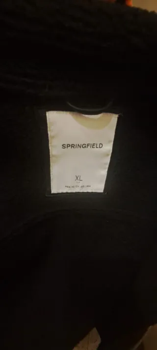 Cazadora negra polipiel con cuello