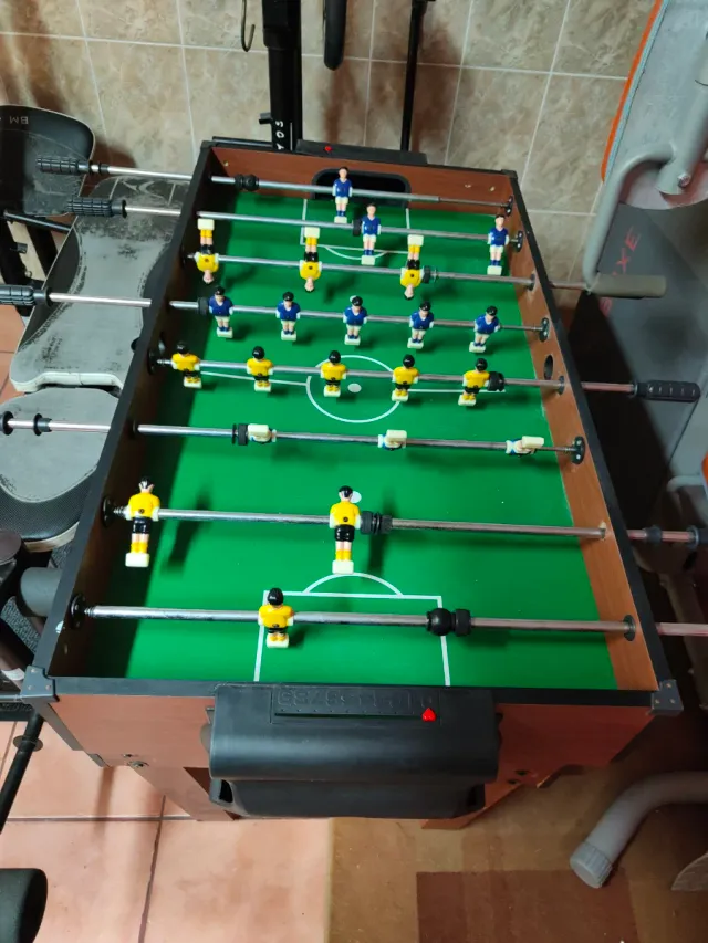 Futbolín y mesa multijuegos