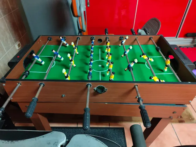 Futbolín y mesa multijuegos
