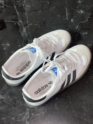 Zapatillas Adidas Samba Blancas y Negras.