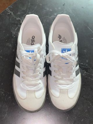Zapatillas Adidas Samba Blancas y Negras.