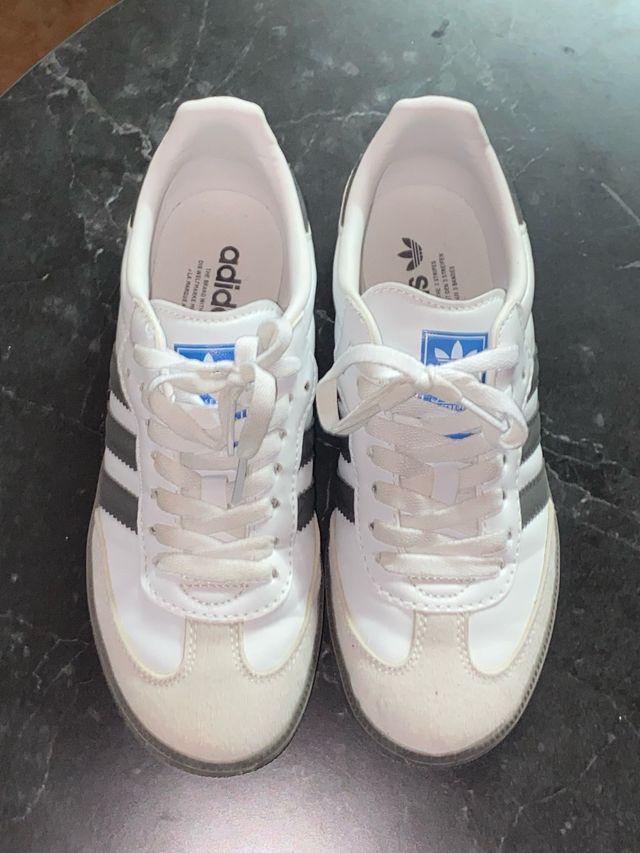 Zapatillas Adidas Samba Blancas y Negras.