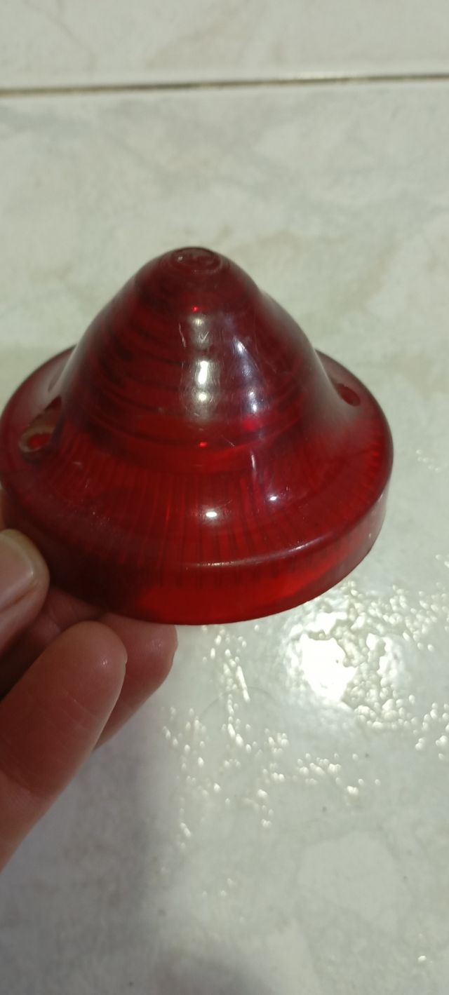 Luz roja trasera Citroën Azu 2Cv