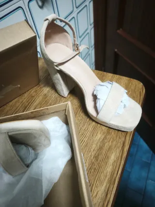 Sandalias tacón beige talla 38