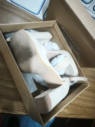 Sandalias tacón beige talla 38