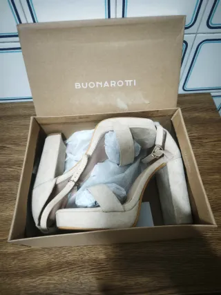 Sandalias tacón beige talla 38