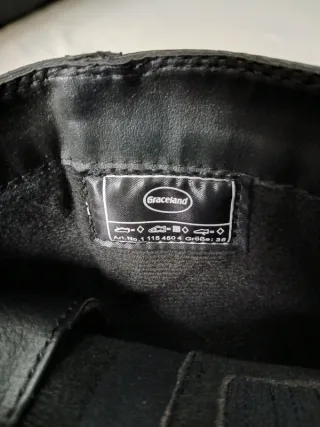 Stivali neri in pelle con lacci e fibbie