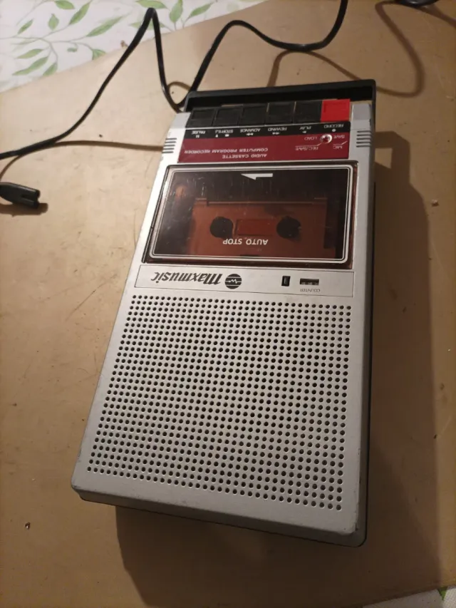 Reproductor Cassette Maxmusic Plata/Rojo