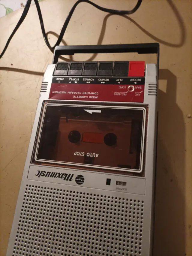 Reproductor Cassette Maxmusic Plata/Rojo