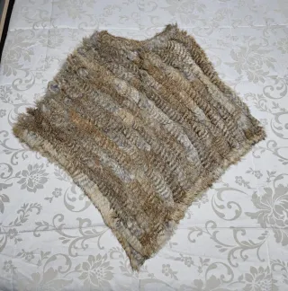 Poncho de pelo de conejo