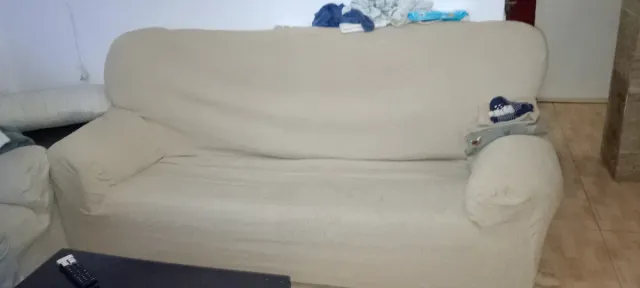 Divano in tessuto beige e bianco