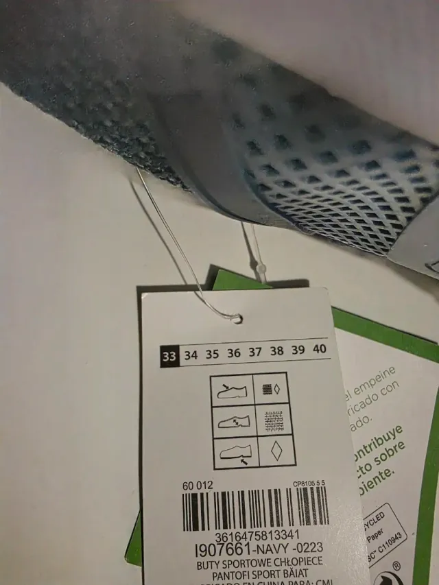 Deportivas niño/a talla 33