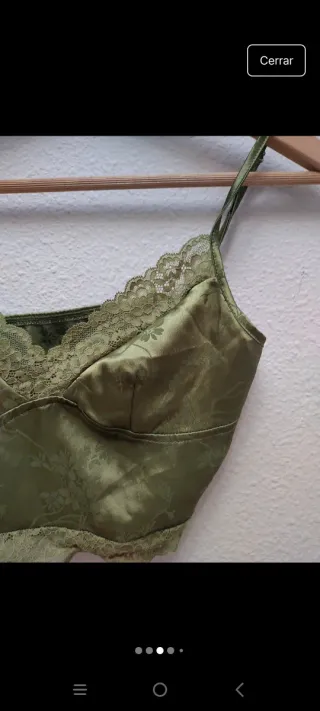 Top lencero verde con encaje Talla XS