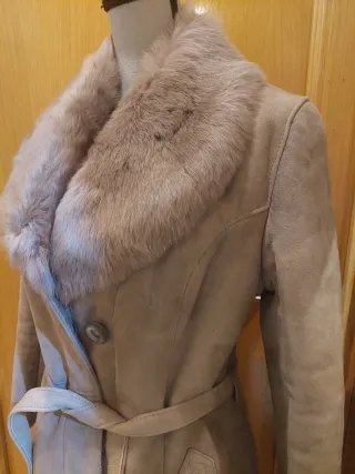 Abrigo largo ante gris con cuello pelo