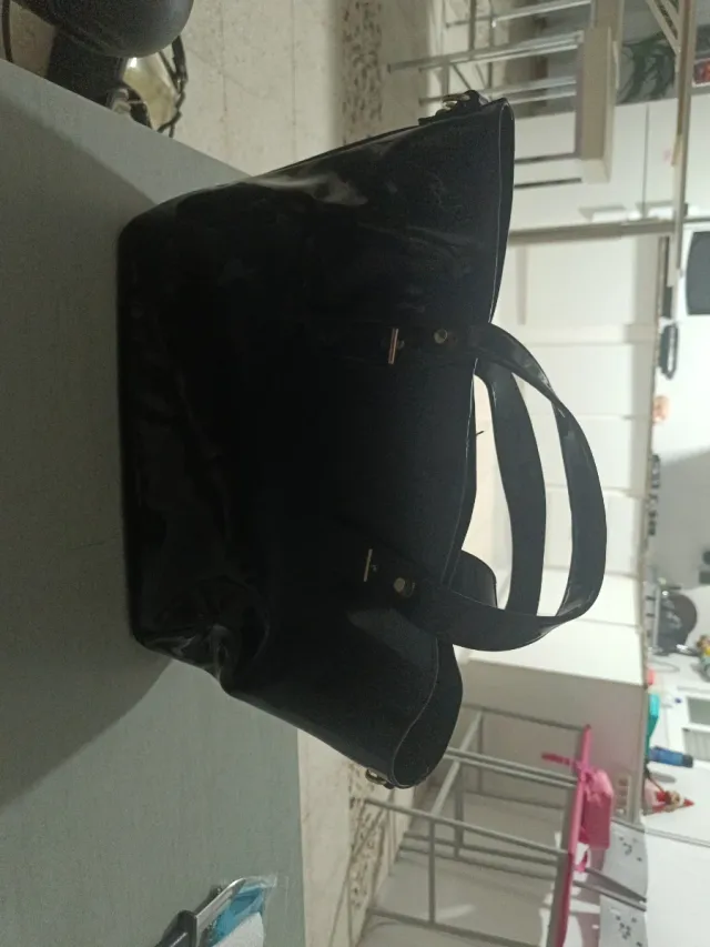 Bolso negro charol
