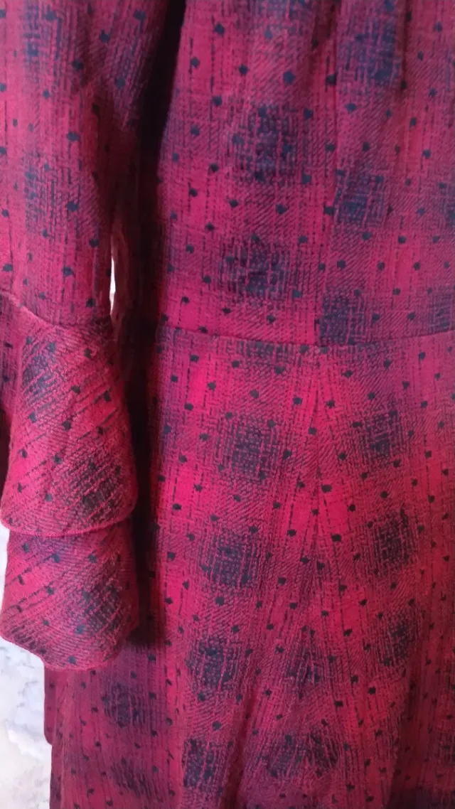 Vestido rojo y negro con volantes